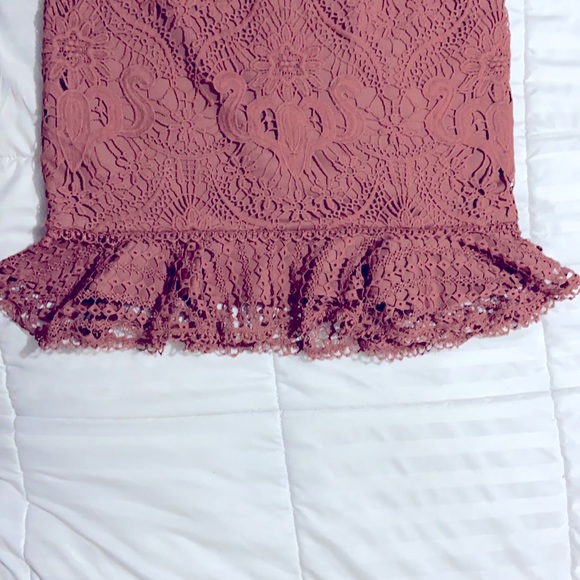 Size 6 Mauve colored,crochet and lace dress. - Picture 4 of 10